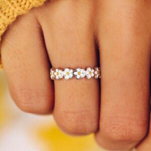Tiny Cute Romantic Epoxy Daisy Flower Rings For Women Bohemian Fashion Wedding Engagement Bride Love Token Ring Gifts For Wife