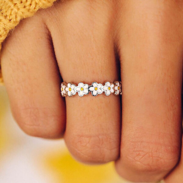 Tiny Cute Romantic Epoxy Daisy Flower Rings For Women Bohemian Fashion Wedding Engagement Bride Love Token Ring Gifts For Wife