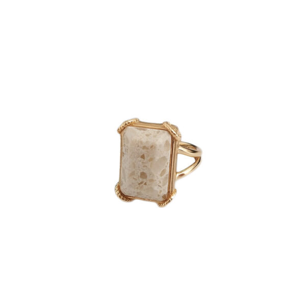 Gold stone ring