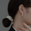 S925 Silver Simple And Short Cross Line Ear Clip - Image 4