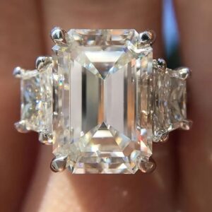 Stone-inlaid Women's Ring Geometry